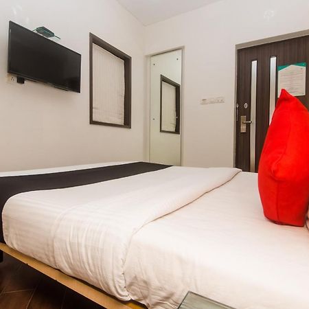 Hotel Capitol Thane Esterno foto