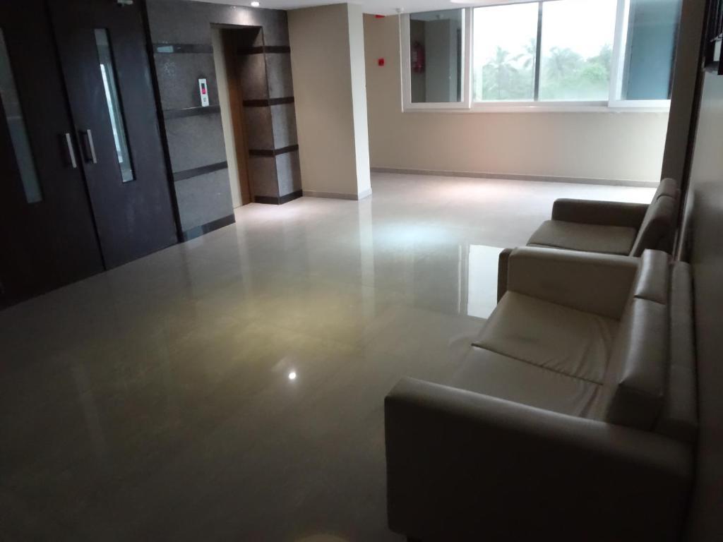 Hotel Capitol Thane Esterno foto