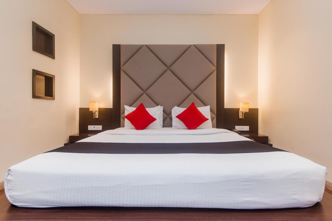 Hotel Capitol Thane Esterno foto