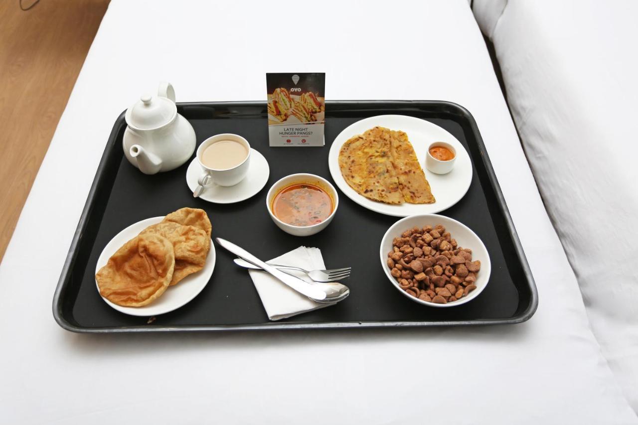 Hotel Capitol Thane Esterno foto